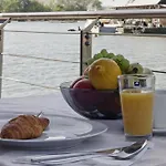 Sunset View Housboat With Sundeck,ac&heating ברטיסלאבה