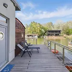 Sunset View Housboat With Sundeck,ac&heating בית נופש ברטיסלאבה