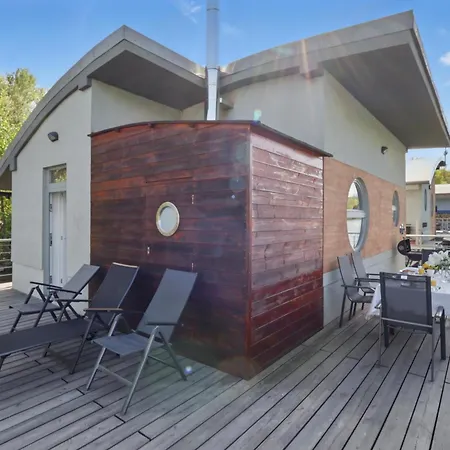 Sunset View Housboat With Sundeck,ac&heating Братислава