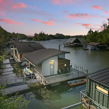 Holiday home Sunset View Housboat With Sundeck *
