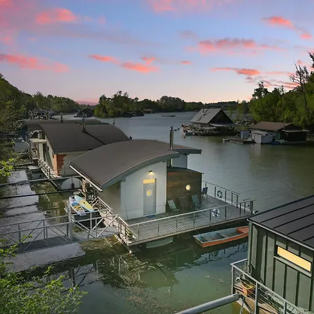 別荘 Sunset View Housboat With Sundeck,ac&heating *