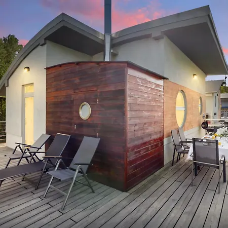 Sunset View Housboat With Sundeck,ac&heating בית נופש ברטיסלאבה