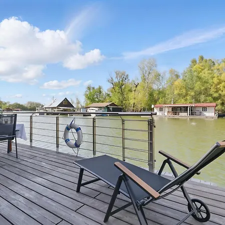 Sunset View Housboat With Sundeck,ac&heating ברטיסלאבה