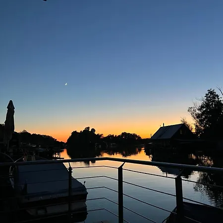 Sunset View Housboat With Sundeck,ac&heating בית נופש *