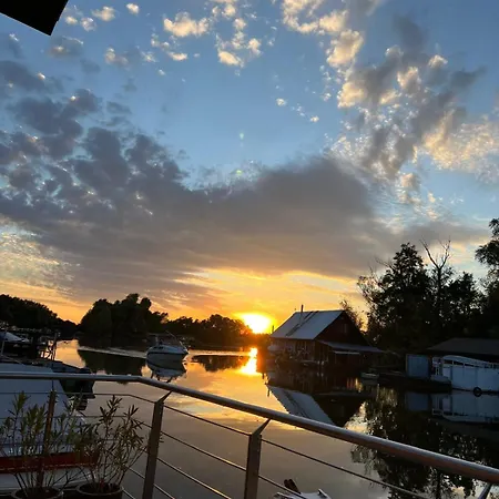 Sunset View Housboat With Sundeck,ac&heating בית נופש