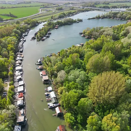 בית נופש Sunset View Housboat With Sundeck,ac&heating