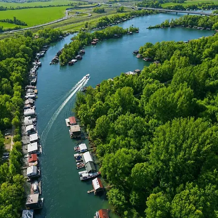 בית נופש Sunset View Housboat With Sundeck,ac&heating *