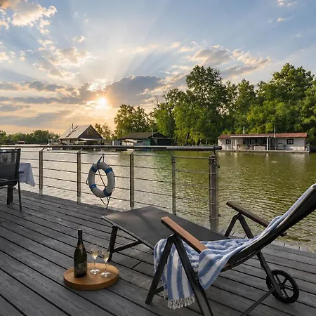 Sunset View Housboat With Sundeck,ac&heating * ברטיסלאבה