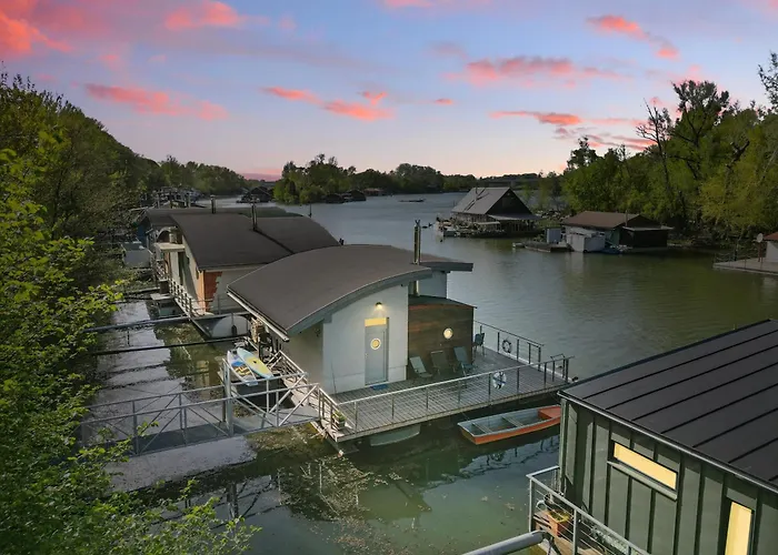 別荘 Sunset View Housboat With Sundeck,ac&heating *
