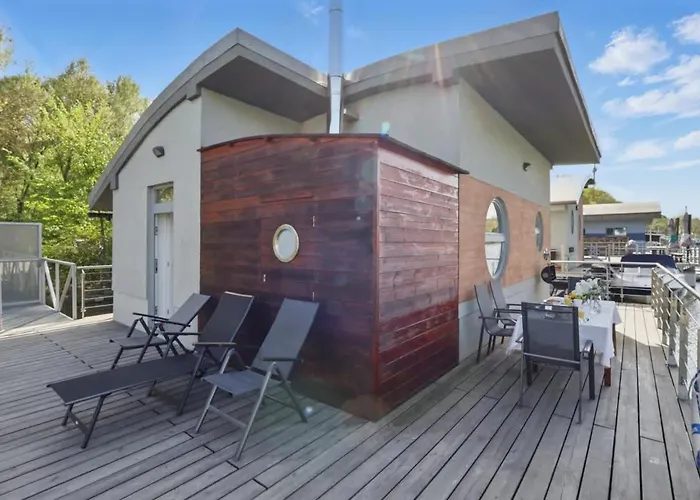 Sunset View Housboat With Sundeck,ac&heating