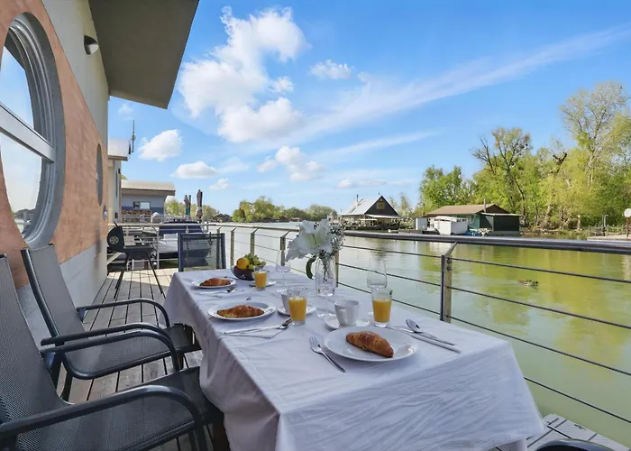 Sunset View Housboat With Sundeck,ac&heating Casa de Férias *