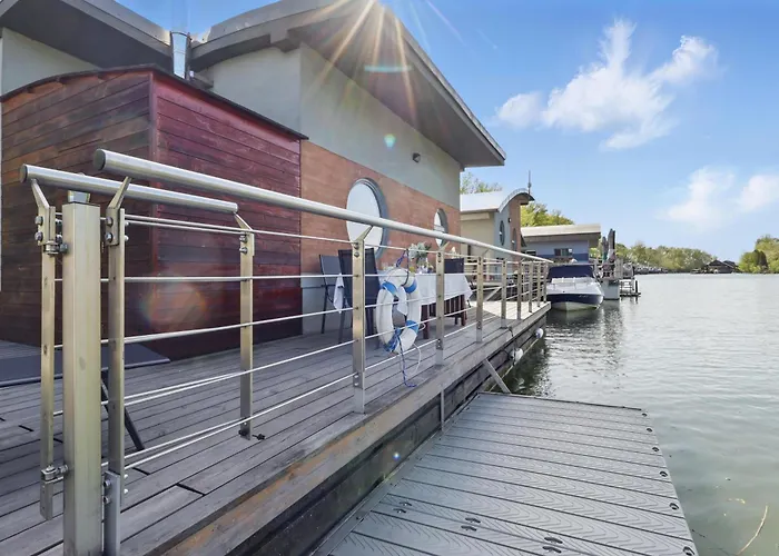 Sunset View Housboat With Sundeck,ac&heating *