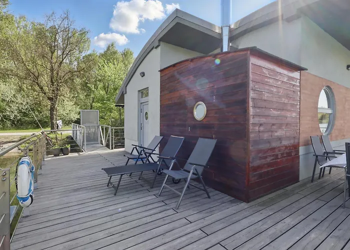 Dom wakacyjny Sunset View Housboat With Sundeck,ac&heating *