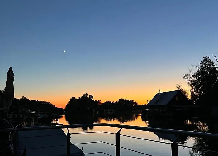 Sunset View Housboat With Sundeck,ac&heating Casa de Férias *
