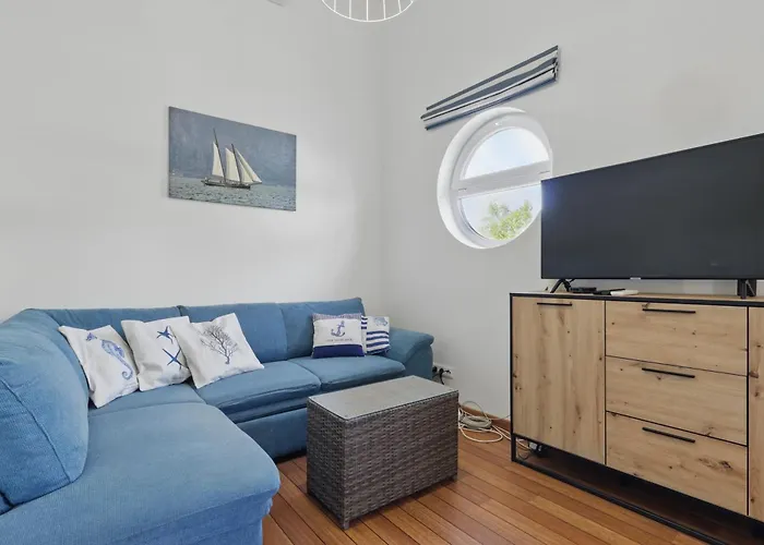 度假居 Sunset View Housboat With Sundeck,ac&heating 布拉迪斯拉发