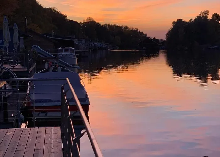 Sunset View Housboat With Sundeck,ac&heating