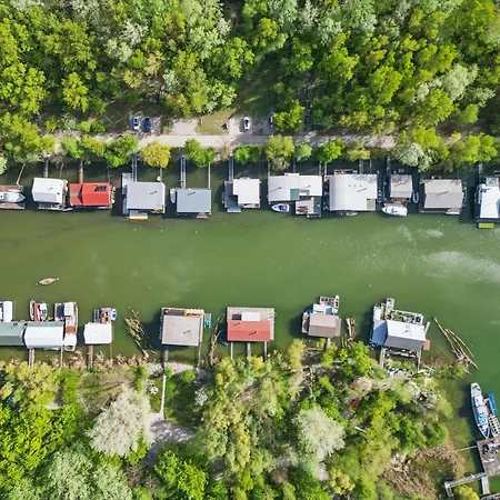 Sunset View Housboat With Sundeck,ac&heating Dovolenkový dom Bratislava