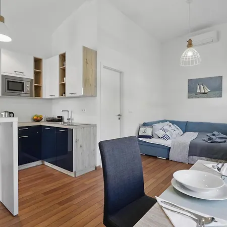 Semesterbostad Sunset View Housboat With Sundeck,ac&heating Bratislava