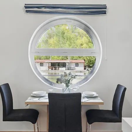 Semesterbostad Sunset View Housboat With Sundeck,ac&heating