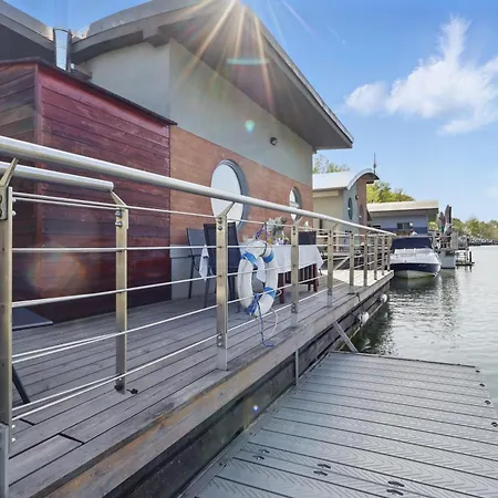 Semesterbostad Sunset View Housboat With Sundeck,ac&heating Bratislava