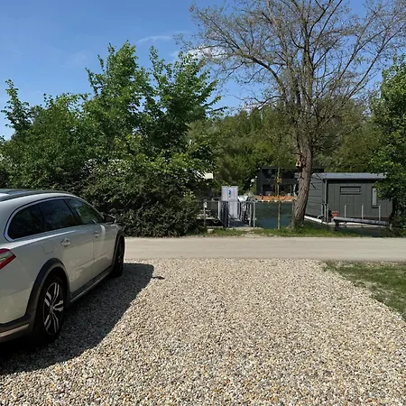 Sunset View Housboat With Sundeck,ac&heating Semesterbostad Bratislava