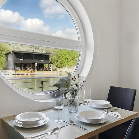 בית נופש Sunset View Housboat With Sundeck,ac&heating ברטיסלאבה