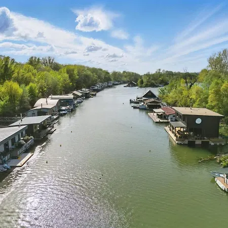 בית נופש Sunset View Housboat With Sundeck,ac&heating