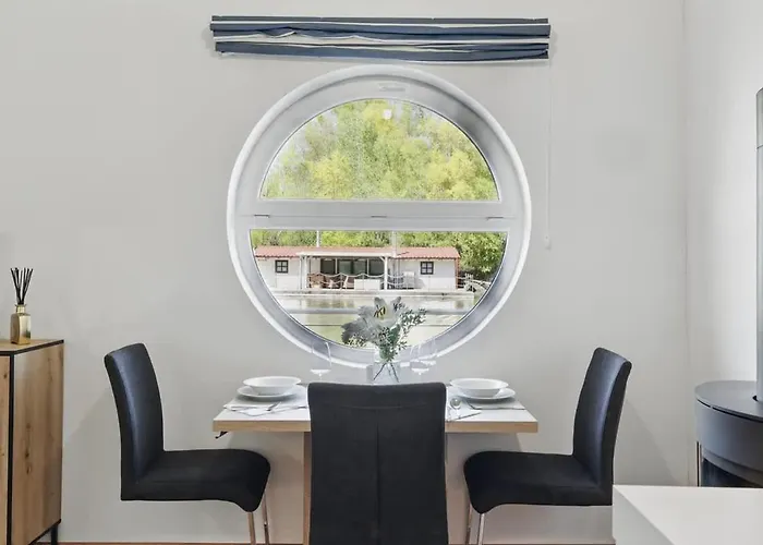 Sunset View Housboat With Sundeck,ac&heating Dovolenkový dom