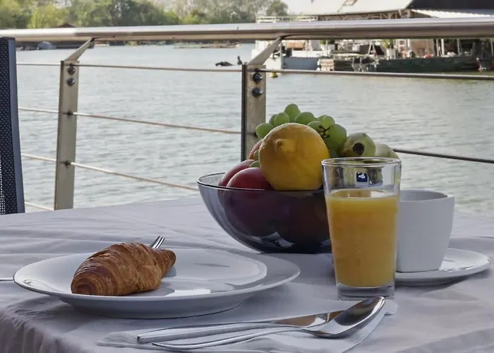 Sunset View Housboat With Sundeck,ac&heating *