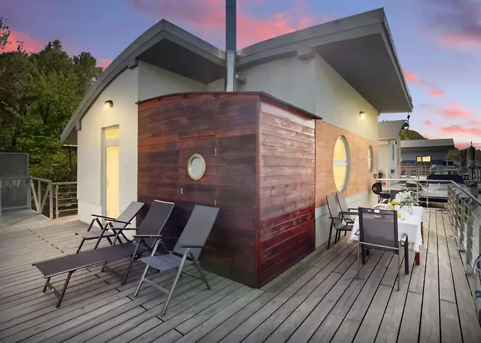 Sunset View Housboat With Sundeck,ac&heating ברטיסלאבה