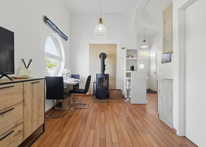 בית נופש Sunset View Housboat With Sundeck,ac&heating