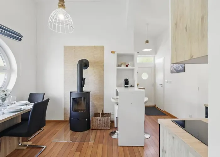 Sunset View Housboat With Sundeck,ac&heating