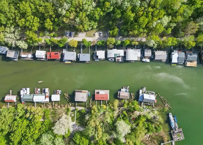 Sunset View Housboat With Sundeck,ac&heating * ברטיסלאבה